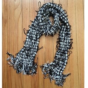 HOUNDSTOOTH SCARF